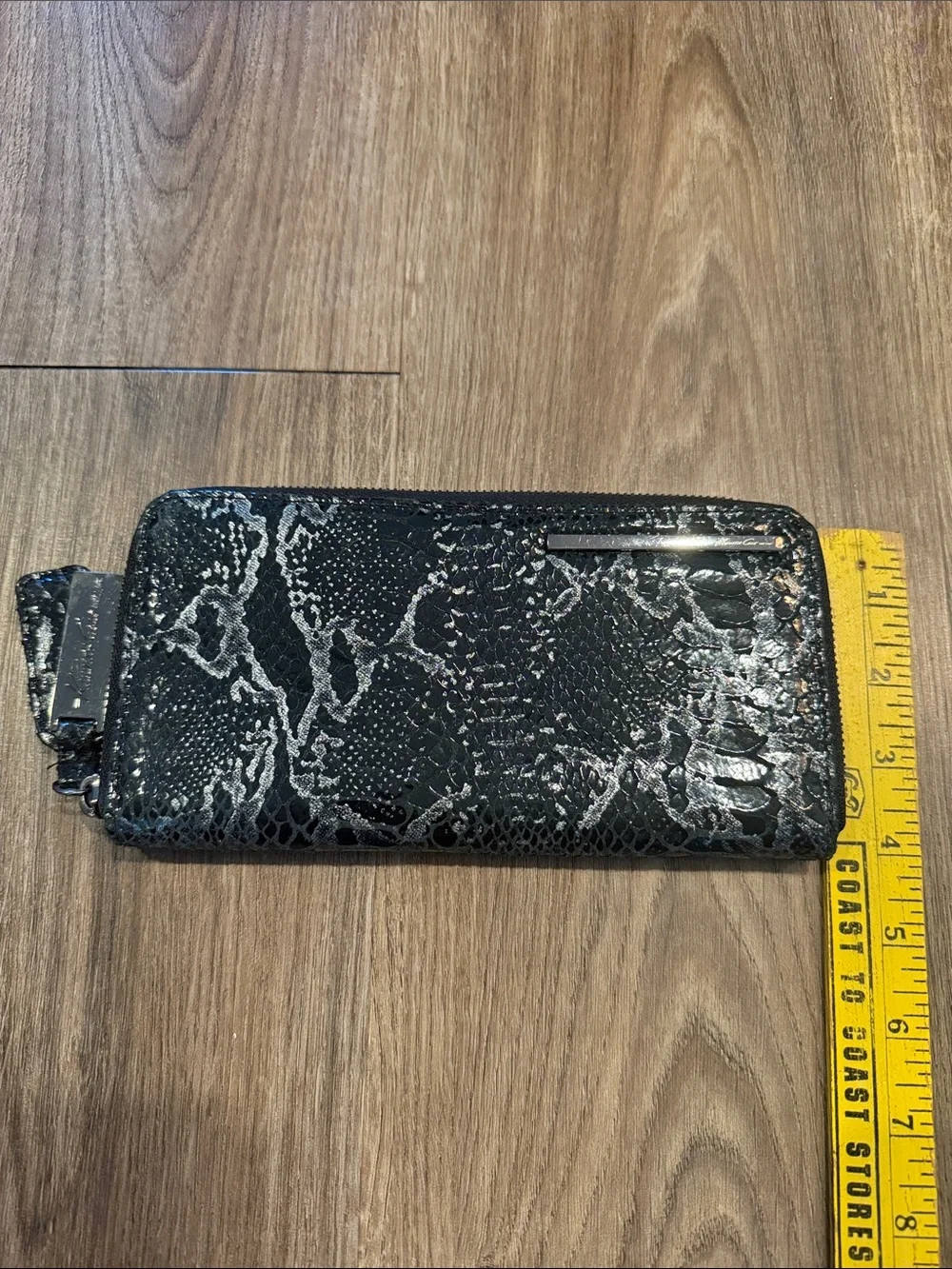 Kenneth Cole Leather Black Silver Snakeskin Print Zip Around Wallet